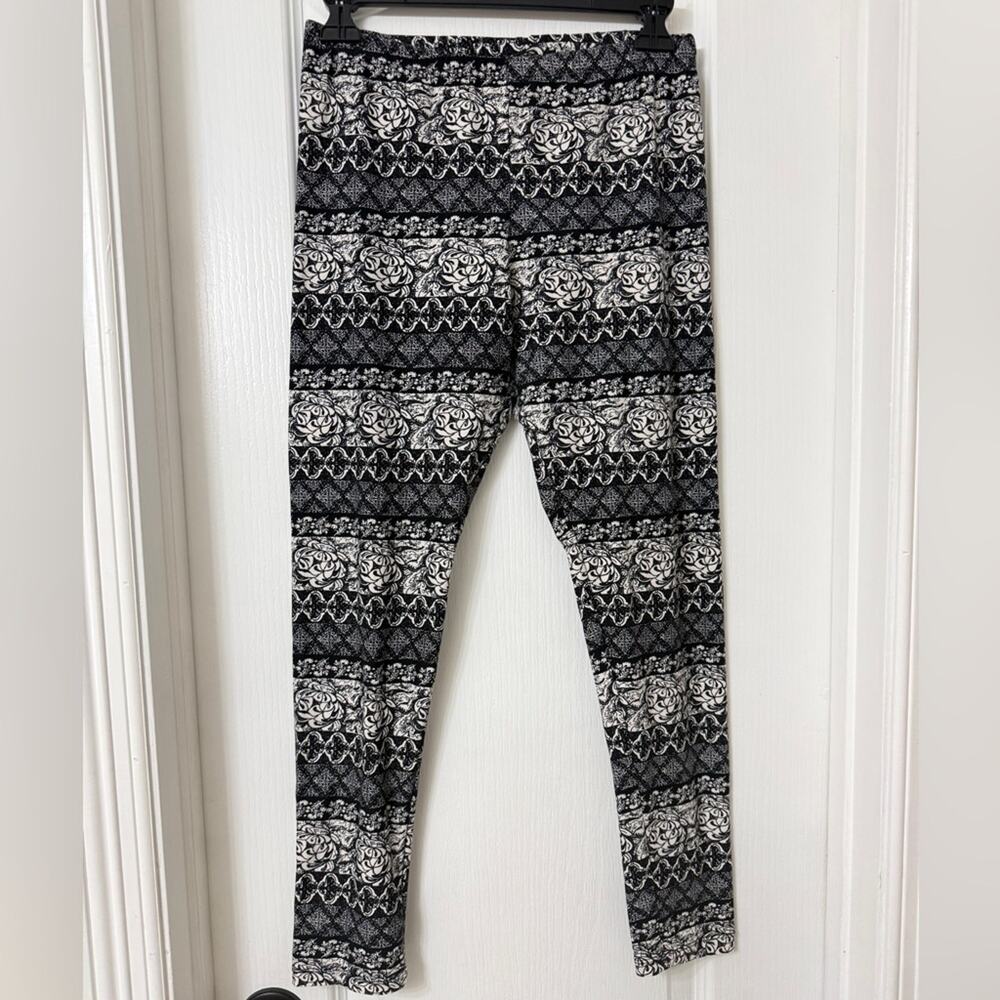 Pink republic black and white rose floral leggings size L
